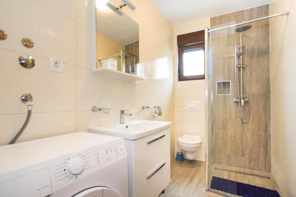 Villa Patricija-Apartmani Porec Bagian luar foto